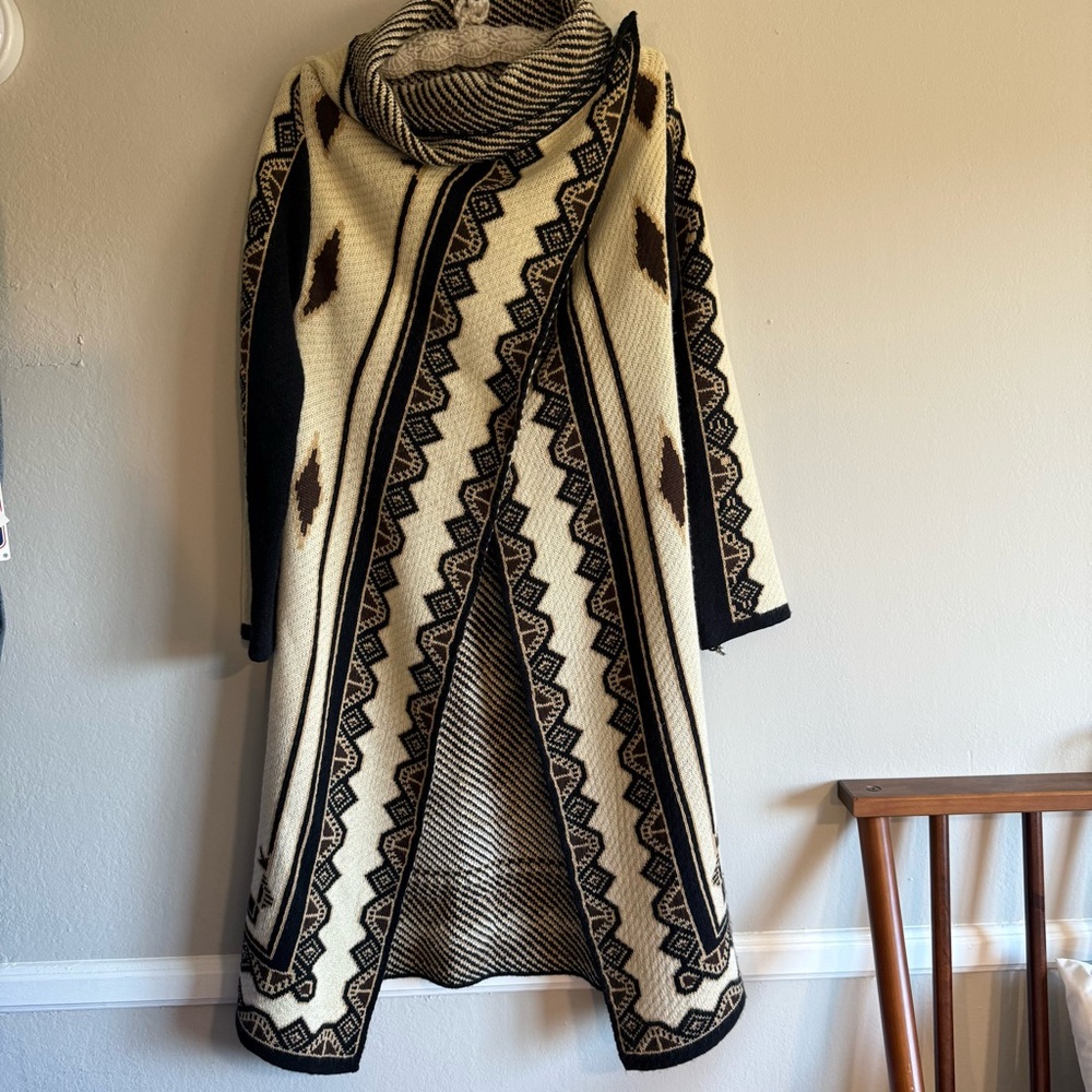 Sisters Bohemian Sweater Poncho/Duster Black and Cream Size Medium/Large